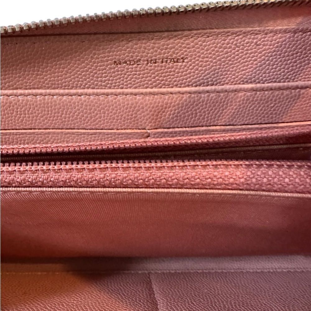 Chanel Pink Clutch with Iconic Logo and Minimalist Design - Picture 9 of 16
